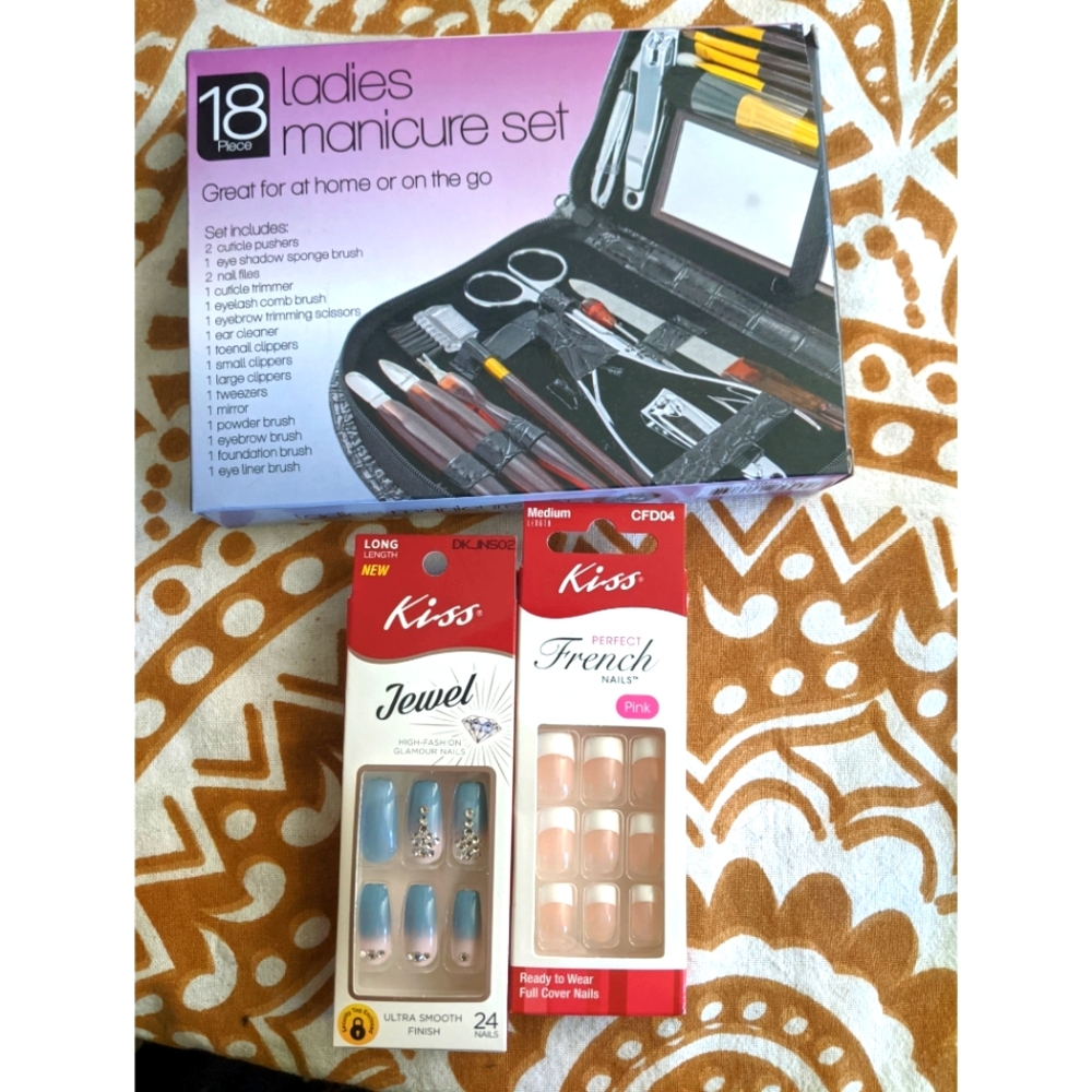 Kiss fake nail sets and manicure set
